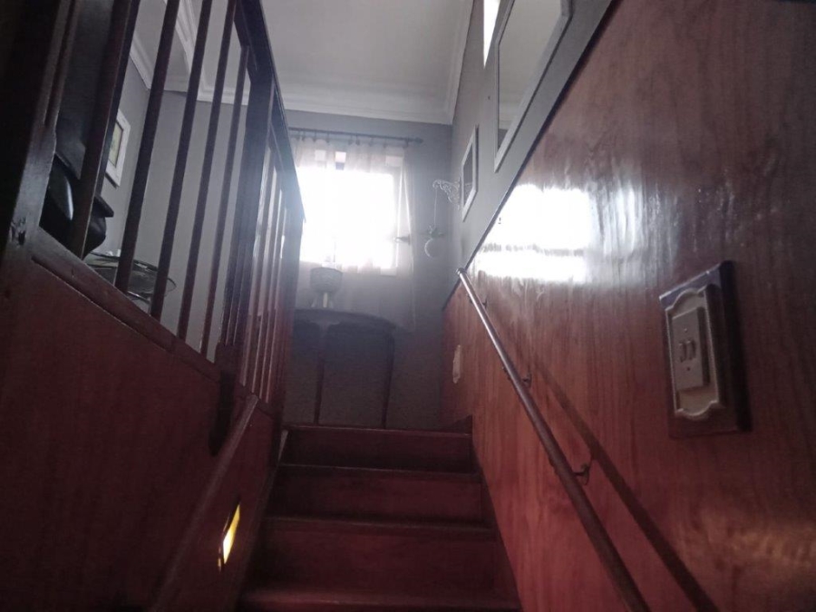 6 Bedroom Property for Sale in Paradise Beach Eastern Cape